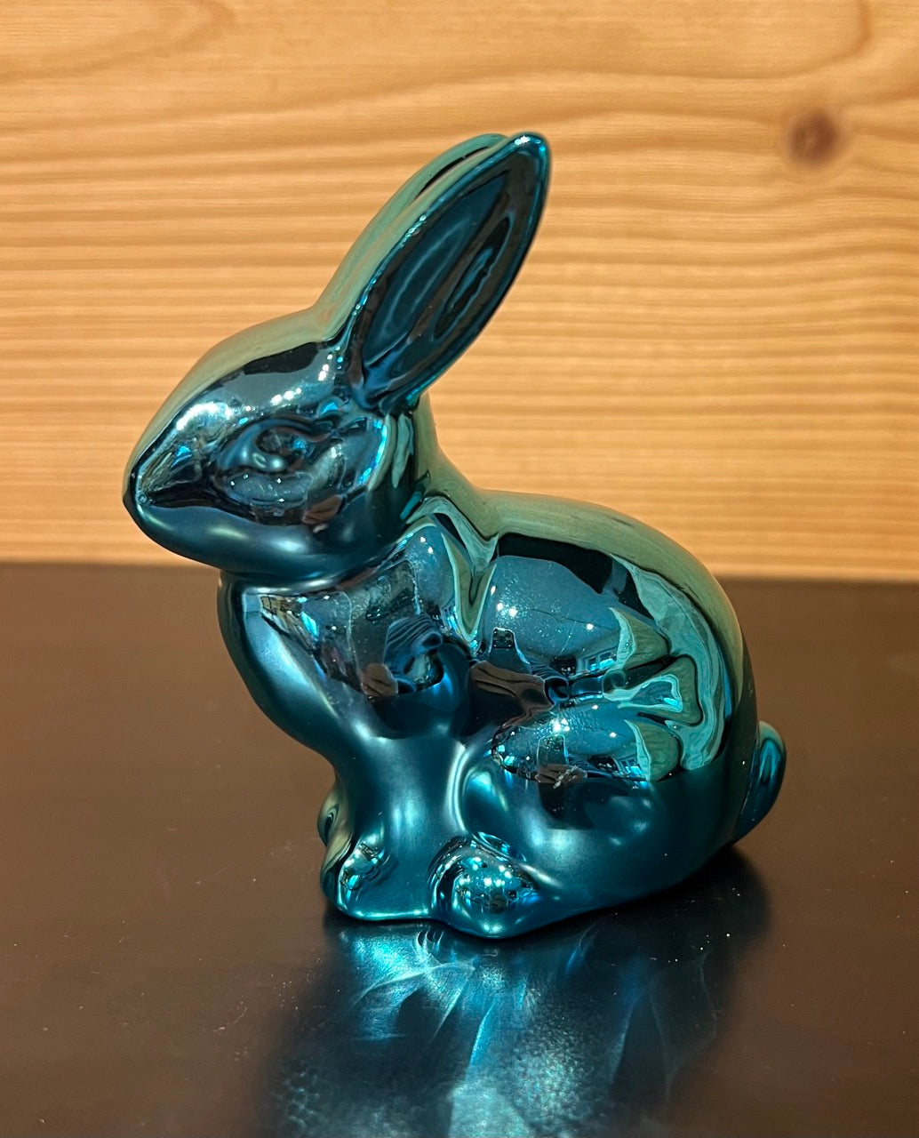 Hase sitzend türkis glänzend